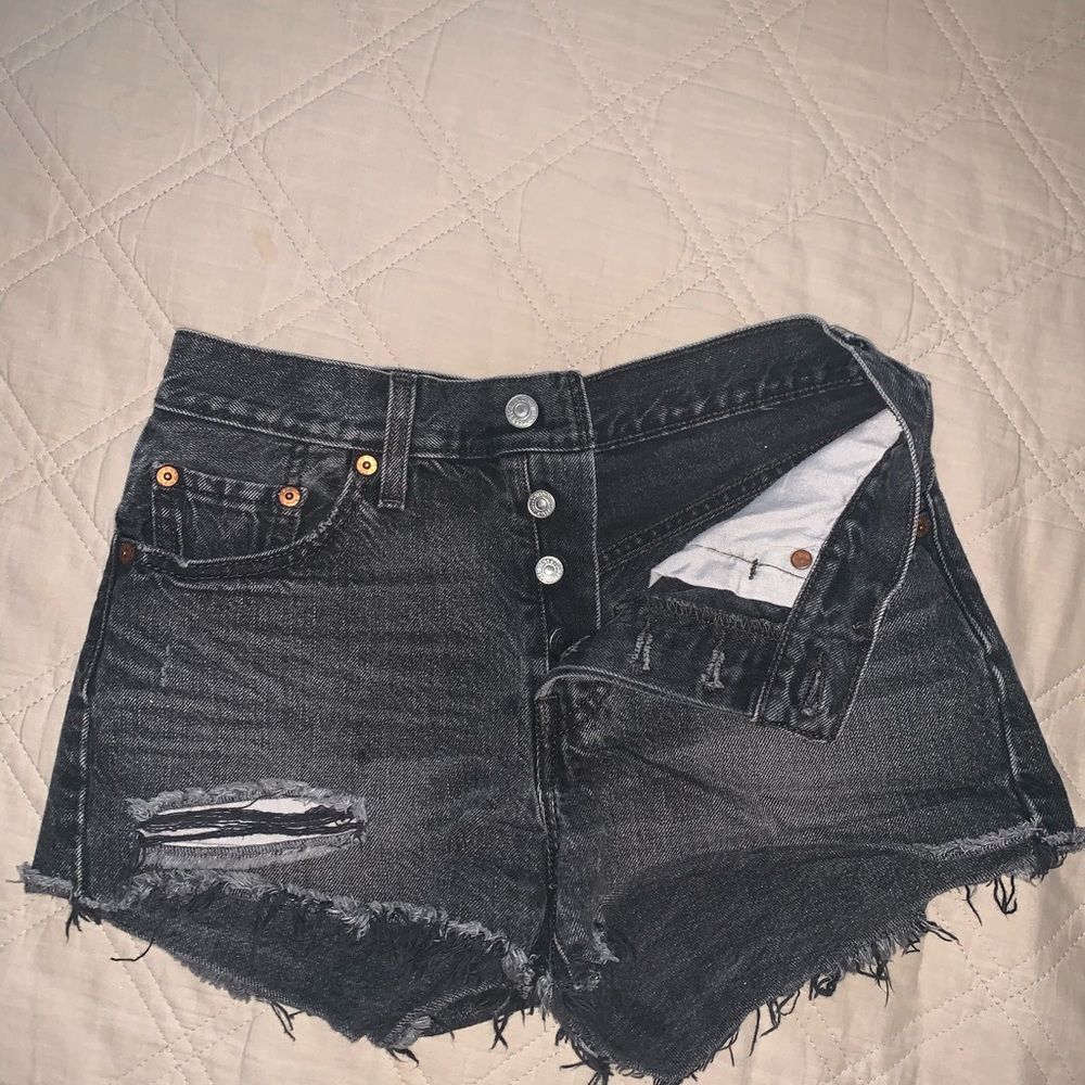 Distressed Levi’s - Picture 4 of 5
